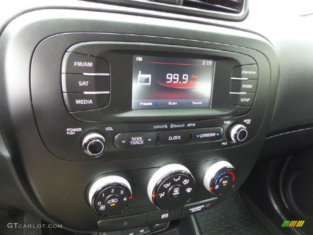 2015 Kia Soul + Controls Photos