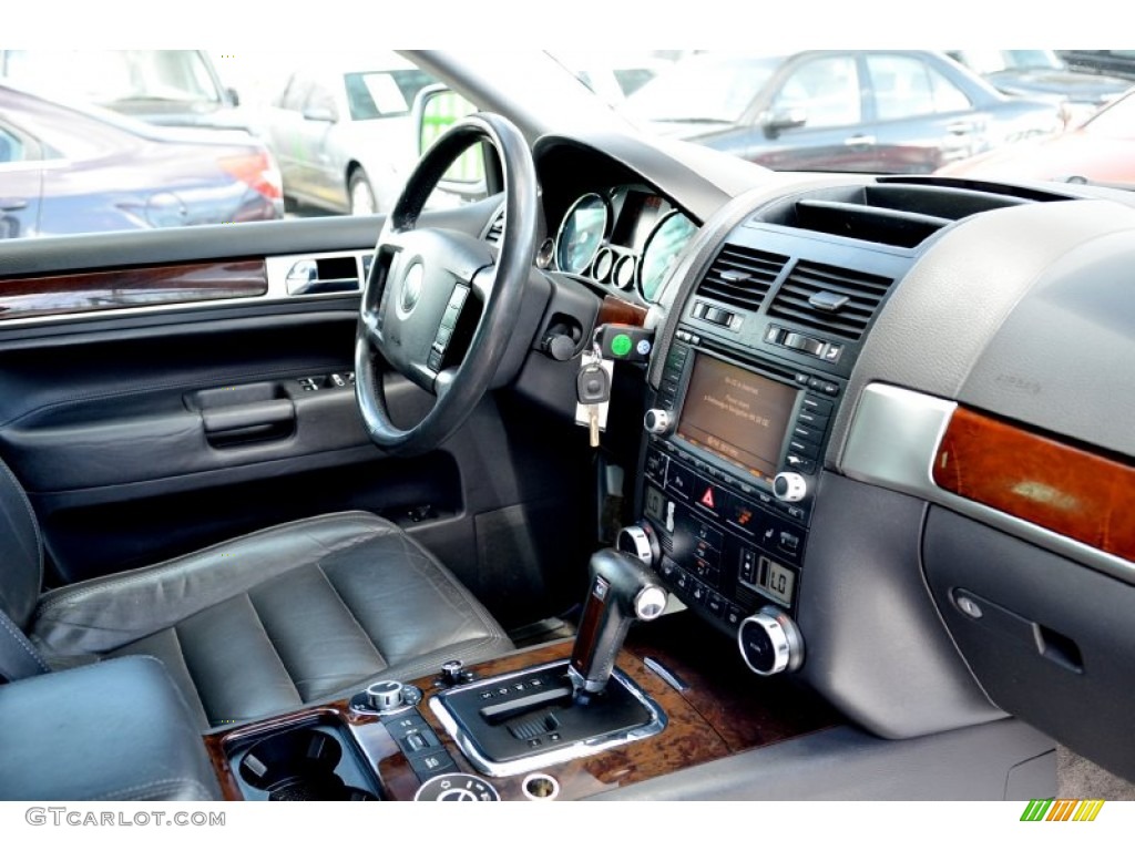 2005 Volkswagen Touareg V8 Dashboard Photos