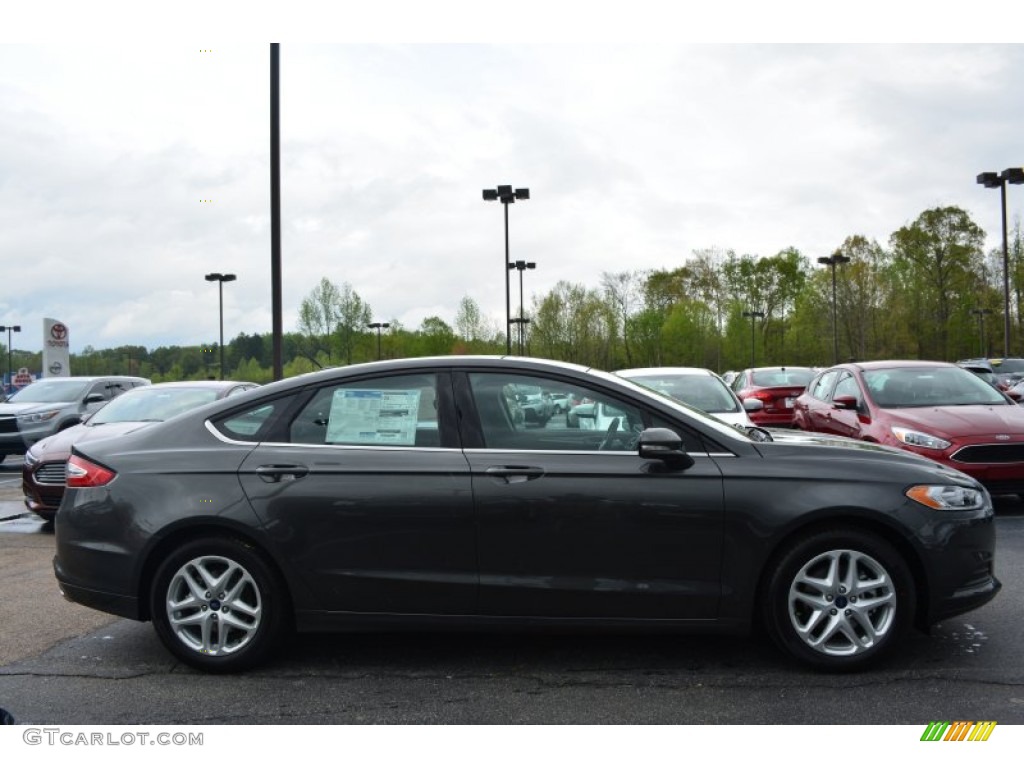 2015 Fusion SE - Magnetic Metallic / Charcoal Black photo #2