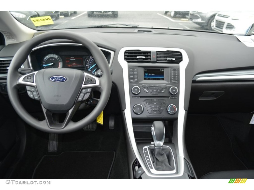 2015 Fusion SE - Magnetic Metallic / Charcoal Black photo #9