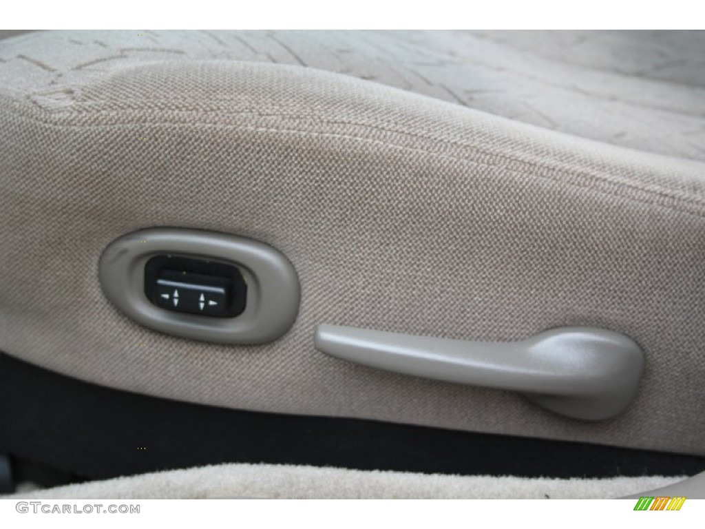 2002 Malibu LS Sedan - Medium Bronzemist Metallic / Neutral photo #13