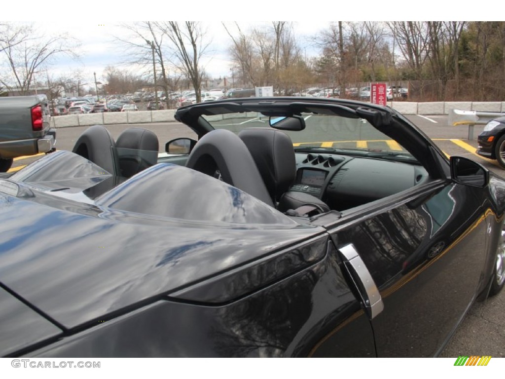 2007 350Z Touring Roadster - Magnetic Black Pearl / Charcoal photo #18