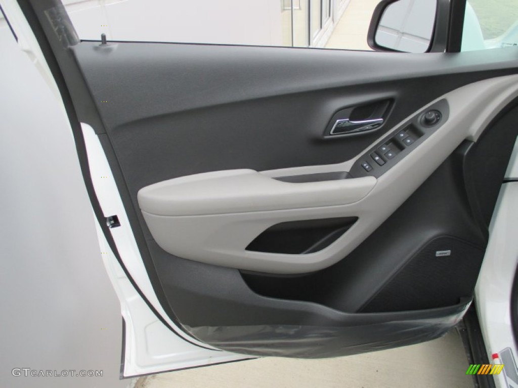 2015 Chevrolet Trax LTZ AWD Jet Black/Light Titanium Door Panel Photo #103104620