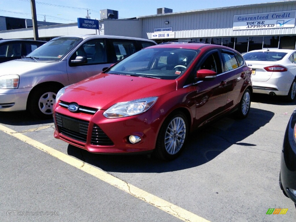 2012 Focus SEL 5-Door - Red Candy Metallic / Arctic White Leather photo #3