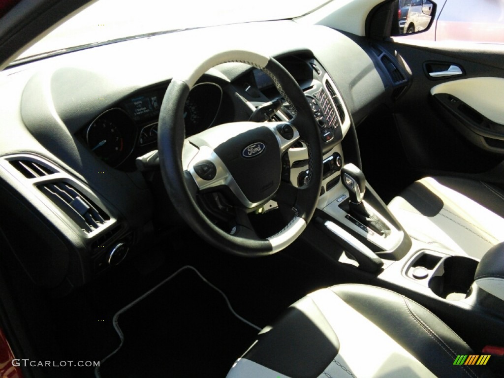 2012 Focus SEL 5-Door - Red Candy Metallic / Arctic White Leather photo #8