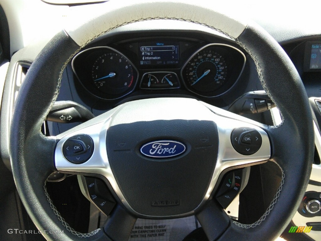 2012 Focus SEL 5-Door - Red Candy Metallic / Arctic White Leather photo #10