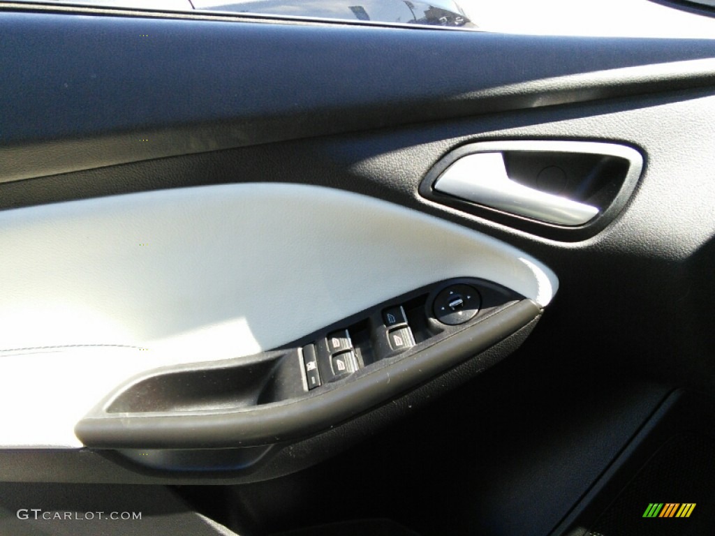 2012 Focus SEL 5-Door - Red Candy Metallic / Arctic White Leather photo #15
