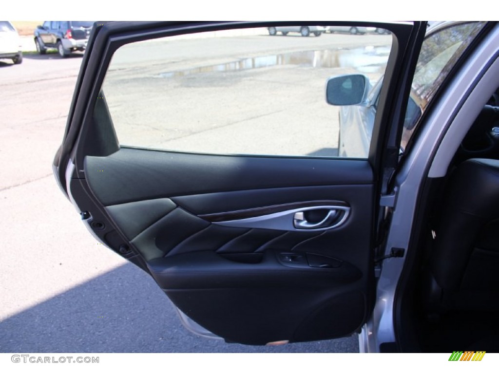 2014 Q70 3.7 AWD - Liquid Platinum / Graphite photo #13