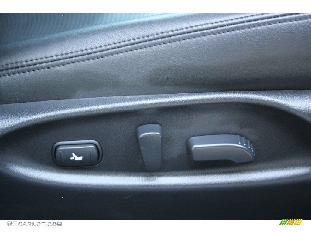 2014 Q70 3.7 AWD - Liquid Platinum / Graphite photo #18