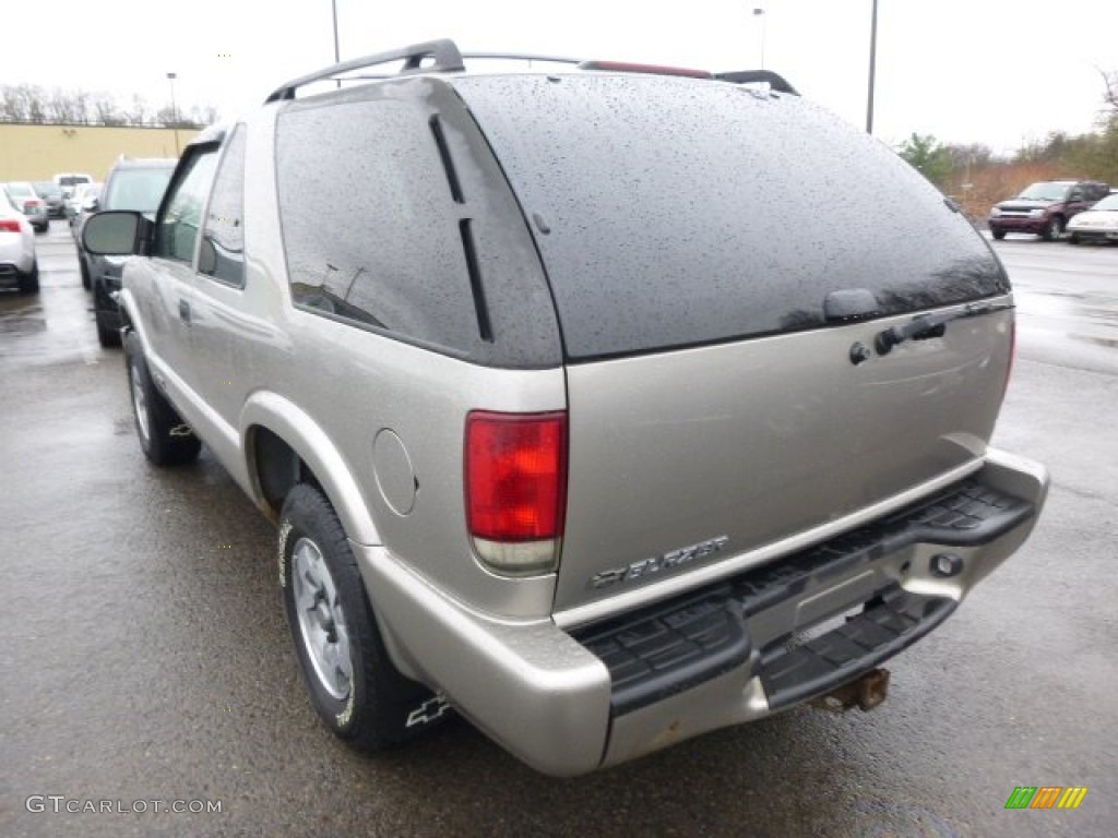 2004 Blazer LS 4x4 - Light Pewter Metallic / Graphite Gray photo #2