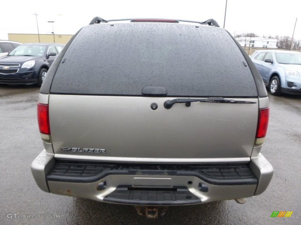 2004 Blazer LS 4x4 - Light Pewter Metallic / Graphite Gray photo #3