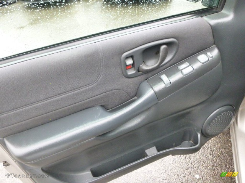 2004 Blazer LS 4x4 - Light Pewter Metallic / Graphite Gray photo #11