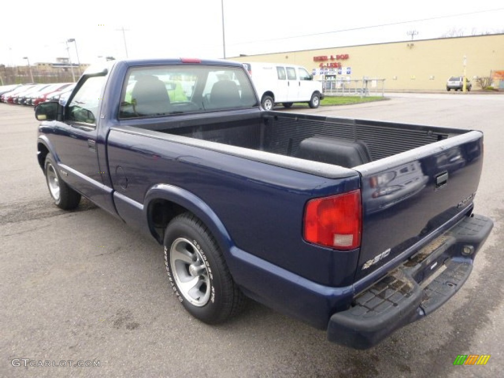 2003 S10 LS Regular Cab - Indigo Blue Metallic / Graphite photo #2
