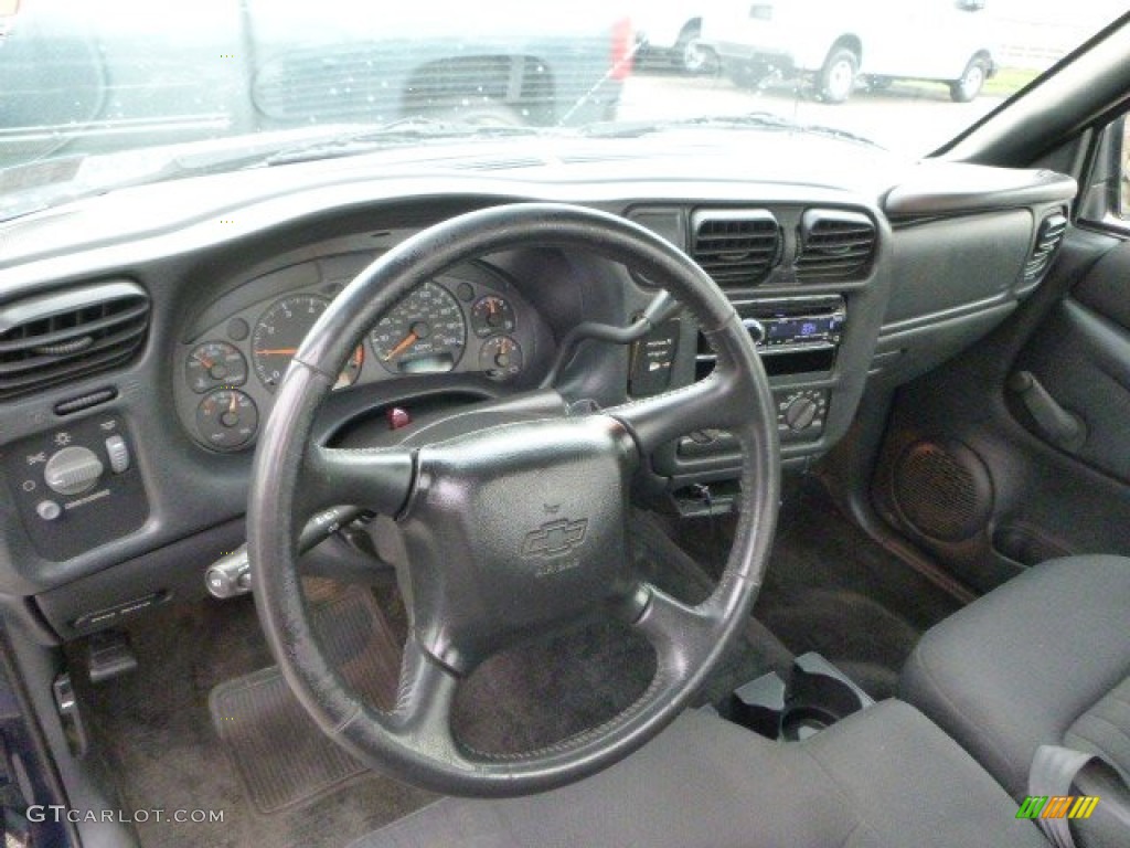 2003 S10 LS Regular Cab - Indigo Blue Metallic / Graphite photo #10