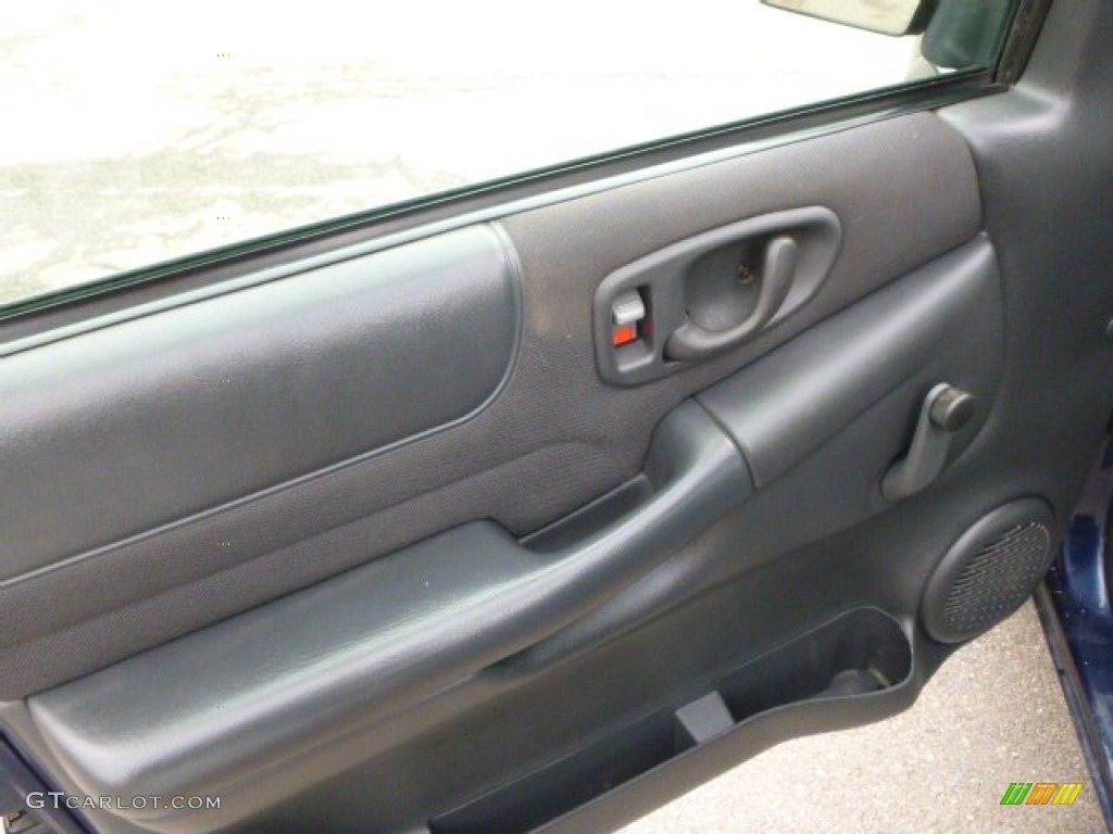 2003 S10 LS Regular Cab - Indigo Blue Metallic / Graphite photo #11