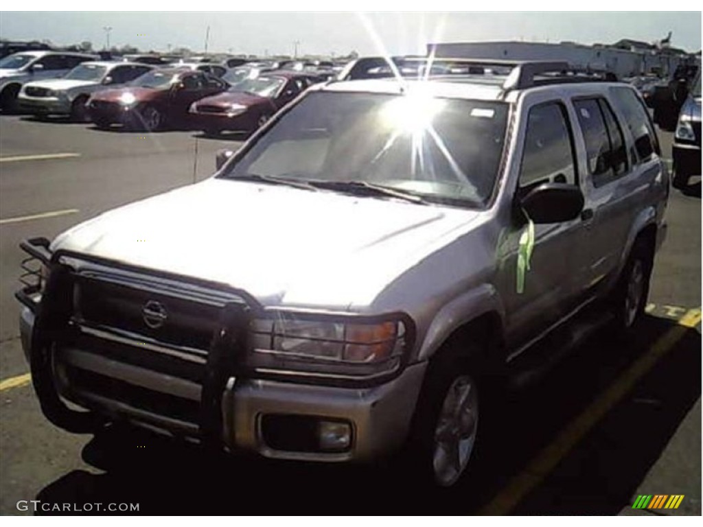 2002 Pathfinder SE 4x4 - Chrome Silver Metallic / Charcoal photo #1