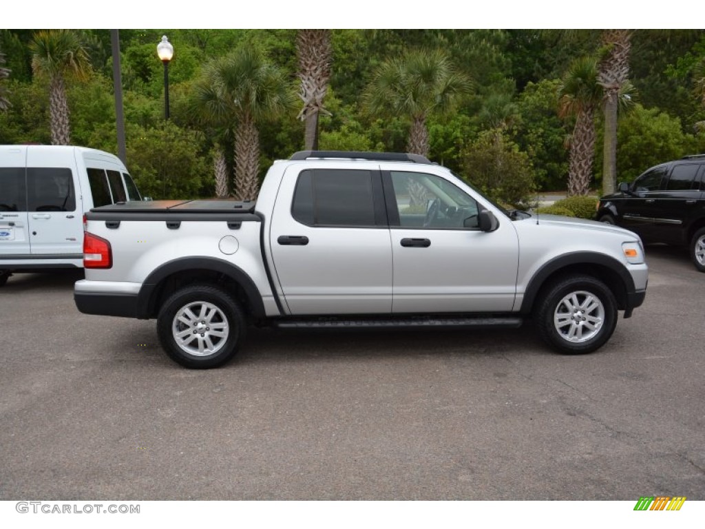 2010 Explorer Sport Trac XLT - Brilliant Silver Metallic / Charcoal Black photo #2