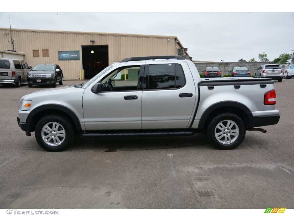 2010 Explorer Sport Trac XLT - Brilliant Silver Metallic / Charcoal Black photo #6