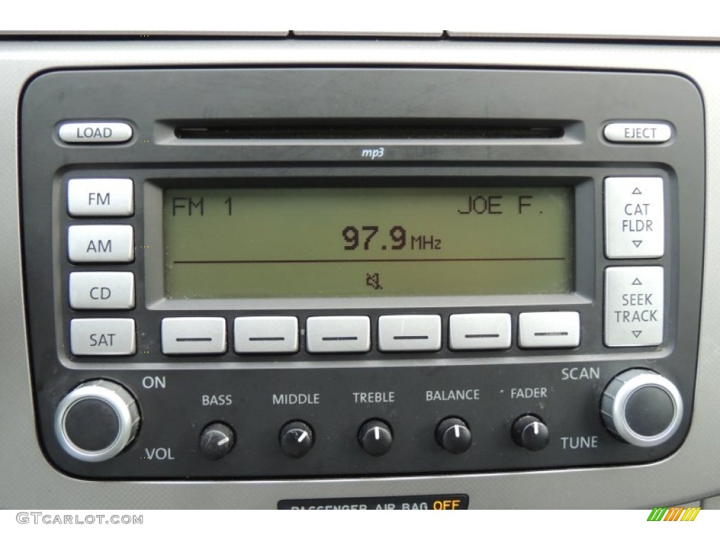 2007 Volkswagen Passat 2.0T Wagon Audio System Photo #103190248