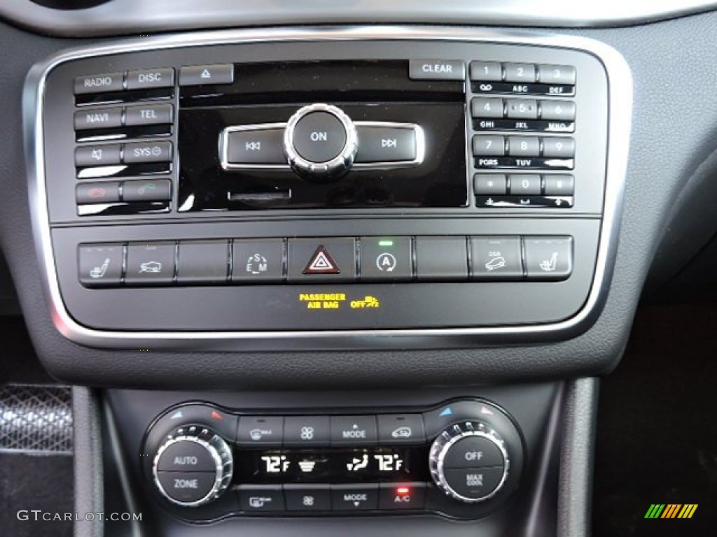 2015 Mercedes-Benz GLA 250 4Matic Controls Photos
