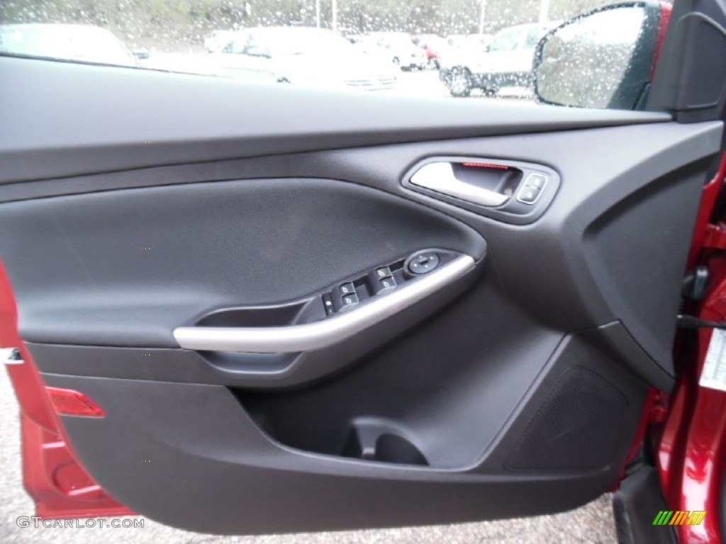 2015 Focus Titanium Sedan - Ruby Red Metallic / Medium Soft Ceramic photo #14