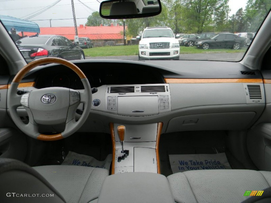 2005 Toyota Avalon Limited Light Gray Dashboard Photo #103201819