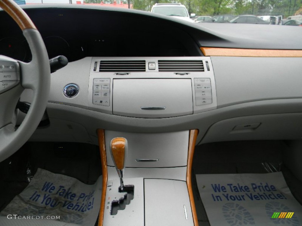 2005 Toyota Avalon Limited Controls Photos