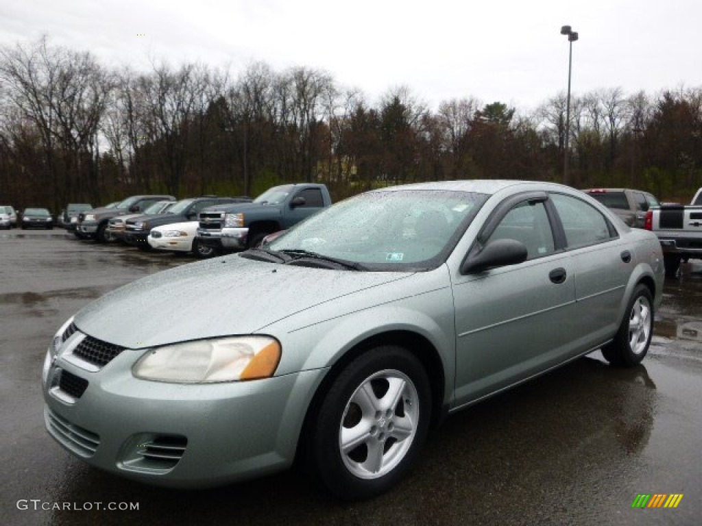 2004 Stratus SE Sedan - Satin Jade Pearlcoat / Dark Slate Gray photo #1