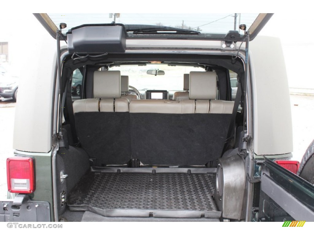 2010 Wrangler Unlimited Sahara 4x4 - Natural Green Pearl / Dark Khaki/Medium Khaki photo #12