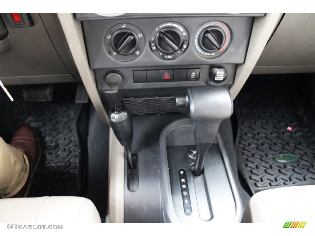 2010 Wrangler Unlimited Sahara 4x4 - Natural Green Pearl / Dark Khaki/Medium Khaki photo #18