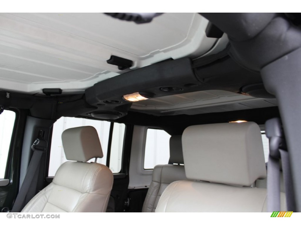 2010 Wrangler Unlimited Sahara 4x4 - Natural Green Pearl / Dark Khaki/Medium Khaki photo #19