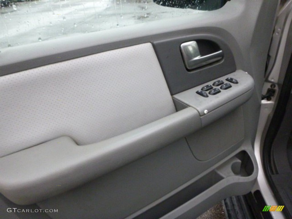 2004 Expedition XLT 4x4 - Silver Birch Metallic / Medium Flint Gray photo #12