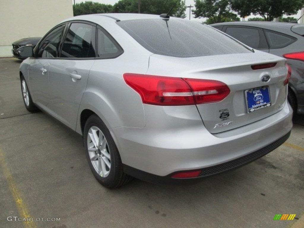 2015 Focus SE Sedan - Ingot Silver Metallic / Charcoal Black photo #10