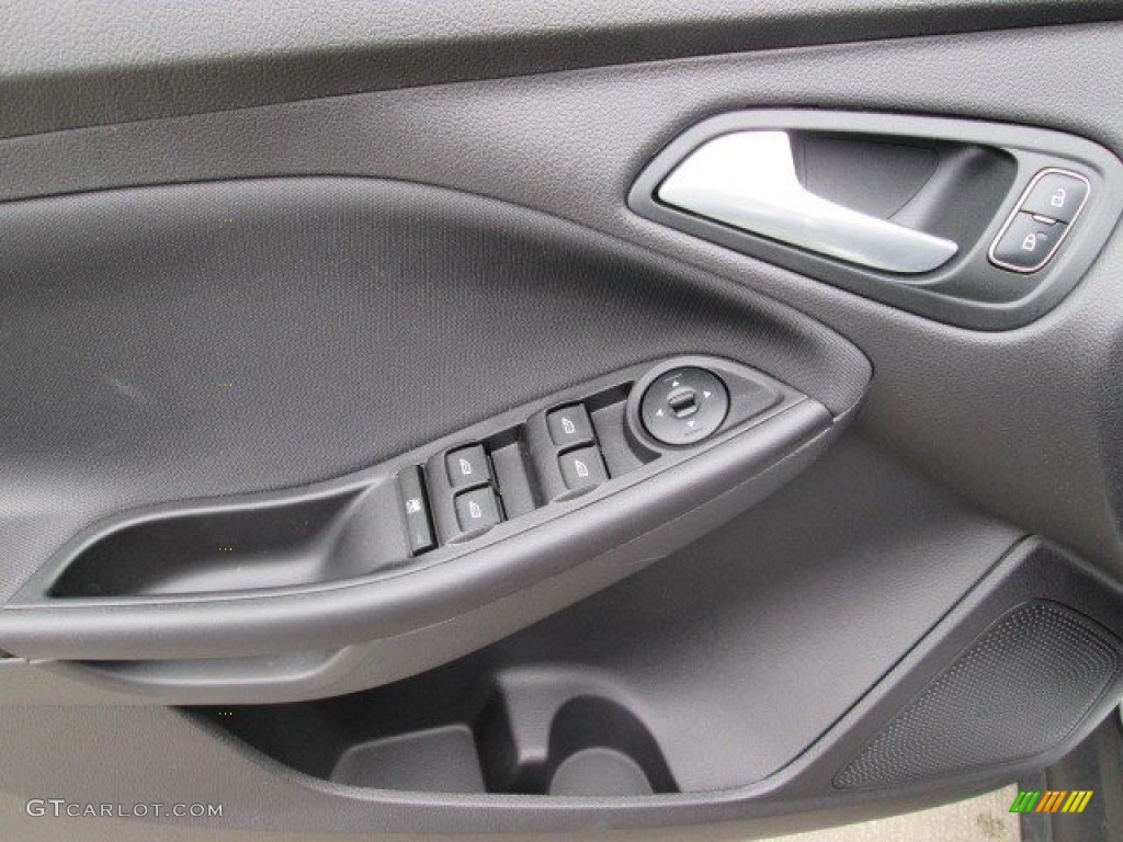 2015 Focus SE Sedan - Ingot Silver Metallic / Charcoal Black photo #21