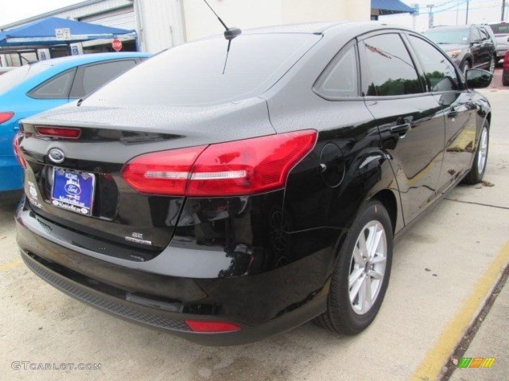 2015 Focus SE Sedan - Tuxedo Black Metallic / Charcoal Black photo #11