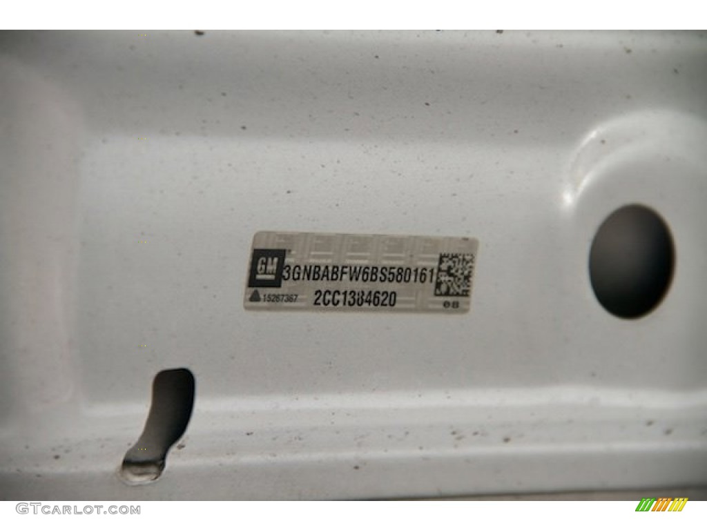 2011 HHR LT - Arctic Ice White / Gray photo #30