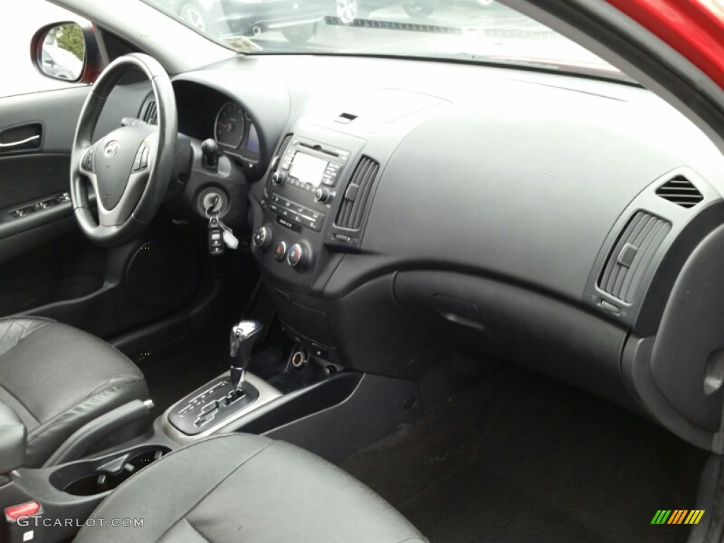 2011 Elantra Touring SE - Chilipepper Red / Black photo #6