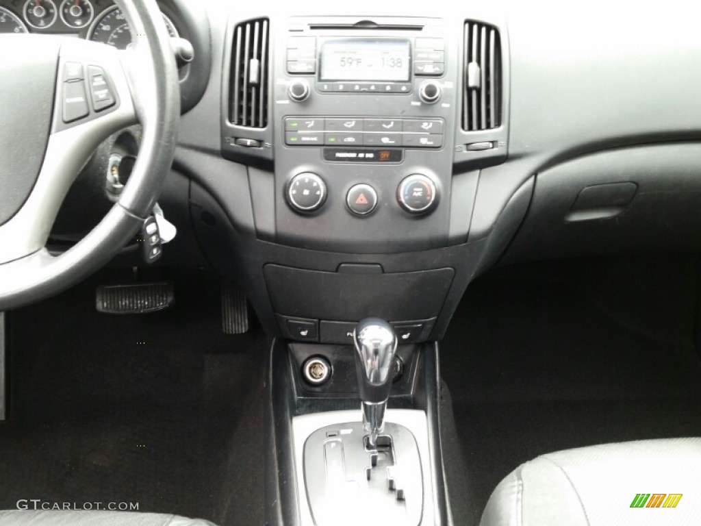 2011 Elantra Touring SE - Chilipepper Red / Black photo #17