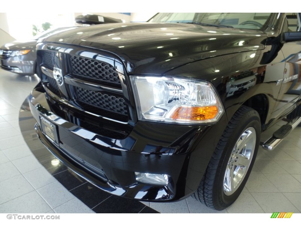 2012 Ram 1500 ST Regular Cab 4x4 - Black / Dark Slate Gray/Medium Graystone photo #5