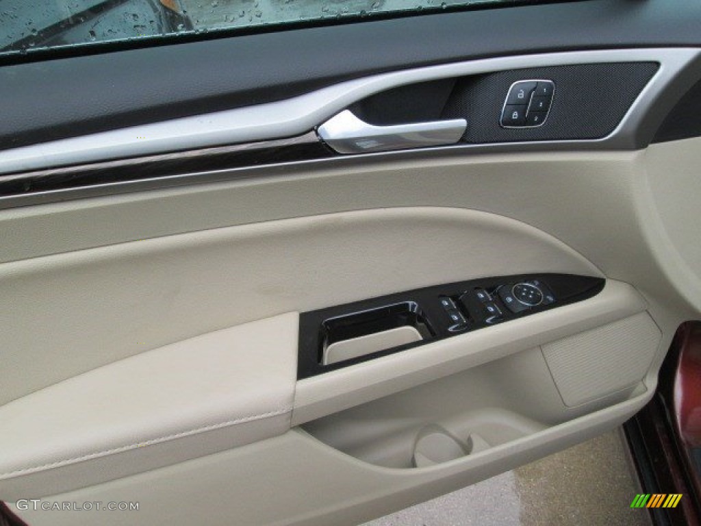 2015 Ford Fusion SE Door Panel Photos