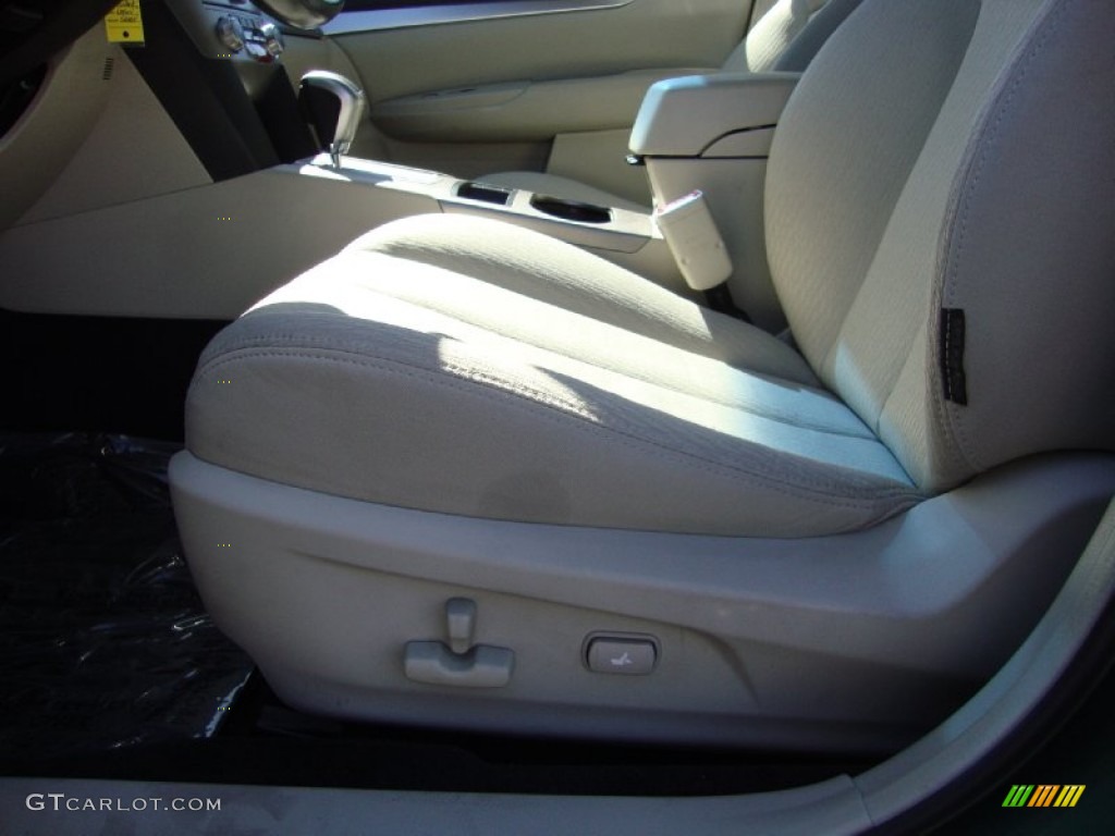 2011 Outback 2.5i Premium Wagon - Cypress Green Pearl / Warm Ivory photo #20