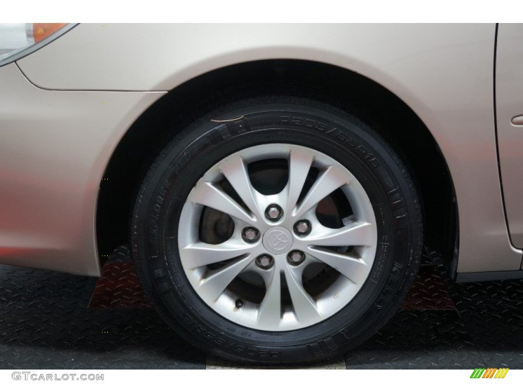 2005 Toyota Camry LE V6 Wheel Photos