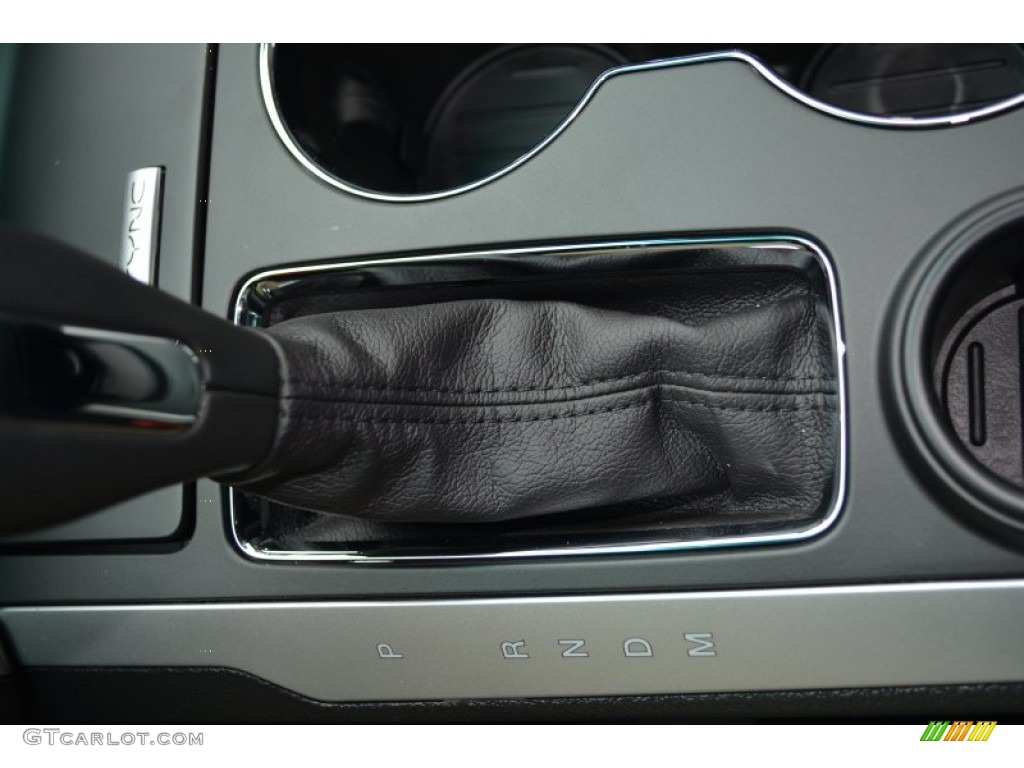 2015 Explorer XLT - Oxford White / Charcoal Black photo #18