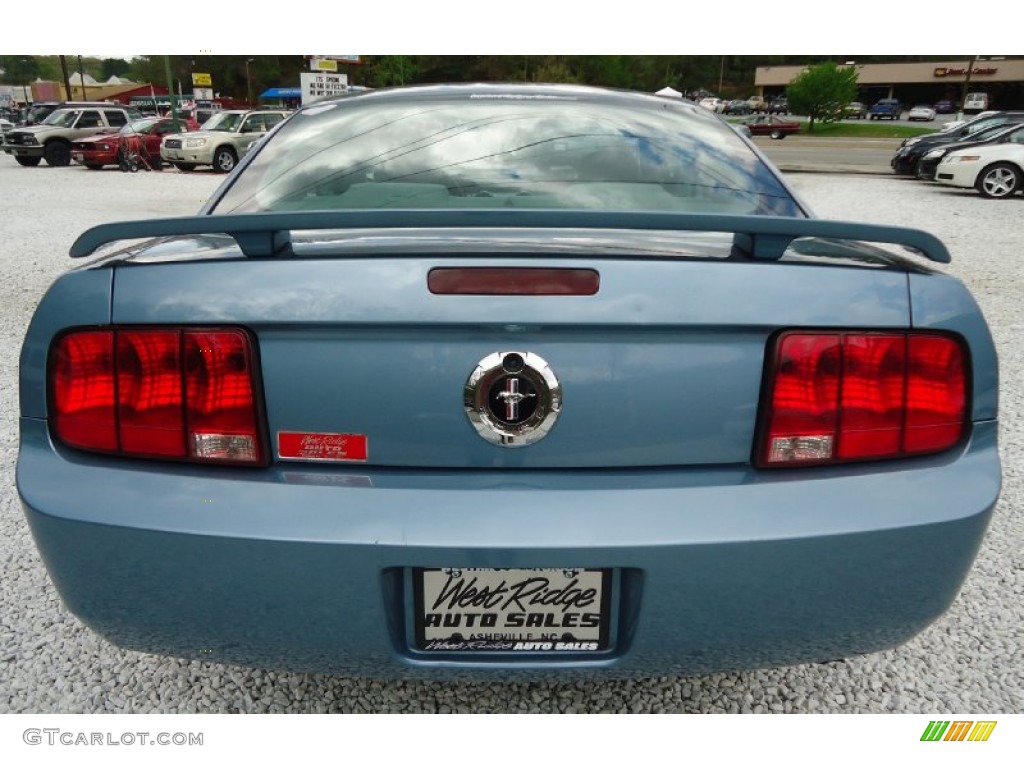 2006 Mustang V6 Premium Coupe - Windveil Blue Metallic / Light Graphite photo #4