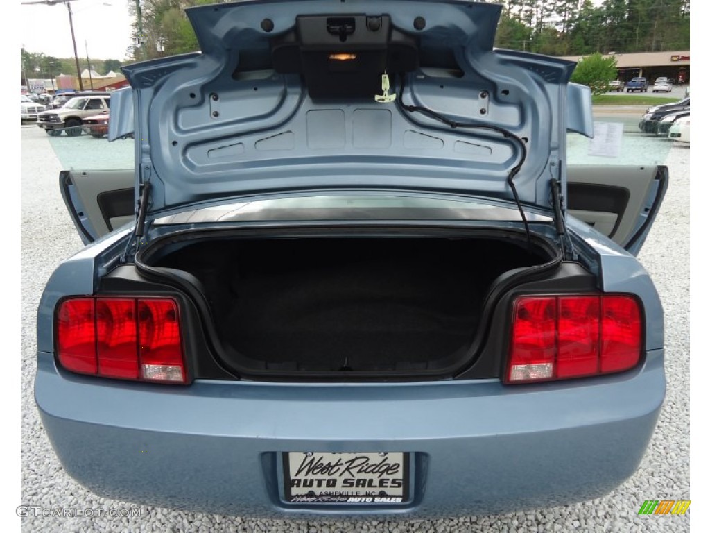 2006 Mustang V6 Premium Coupe - Windveil Blue Metallic / Light Graphite photo #15
