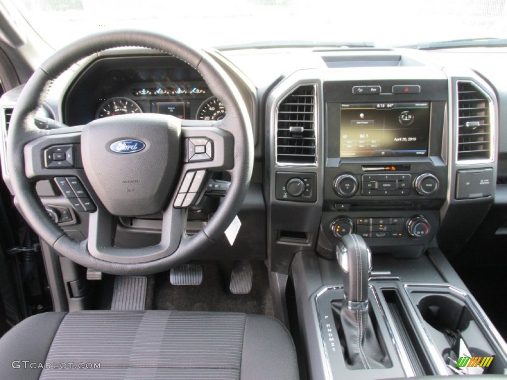 2015 Ford F150 XLT SuperCrew 4x4 Black Dashboard Photo #103263398