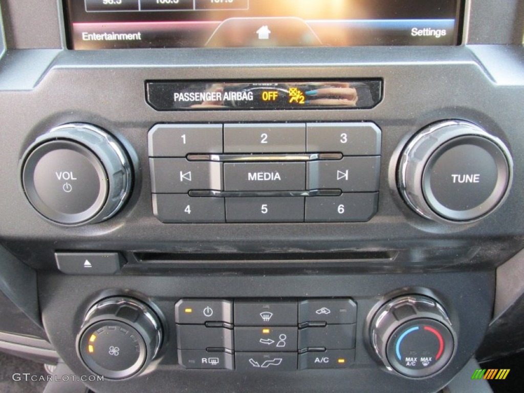 2015 Ford F150 XLT SuperCrew 4x4 Controls Photo #103263479
