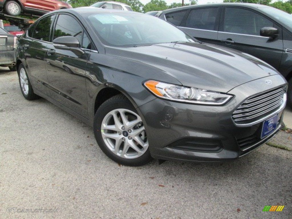 2015 Fusion SE - Magnetic Metallic / Charcoal Black photo #1