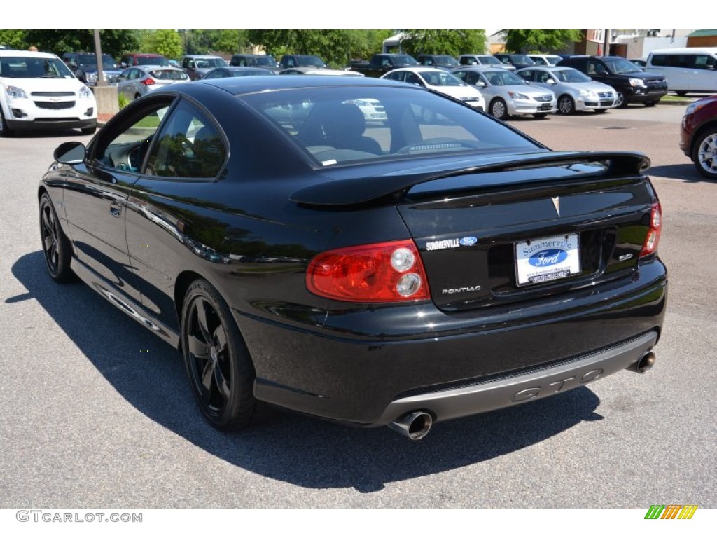 2005 GTO Coupe - Phantom Black Metallic / Black photo #5