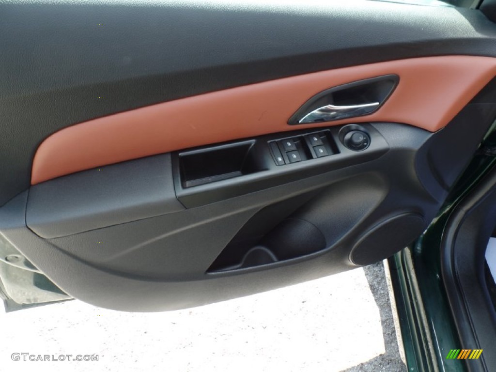 2014 Chevrolet Cruze LT Door Panel Photos